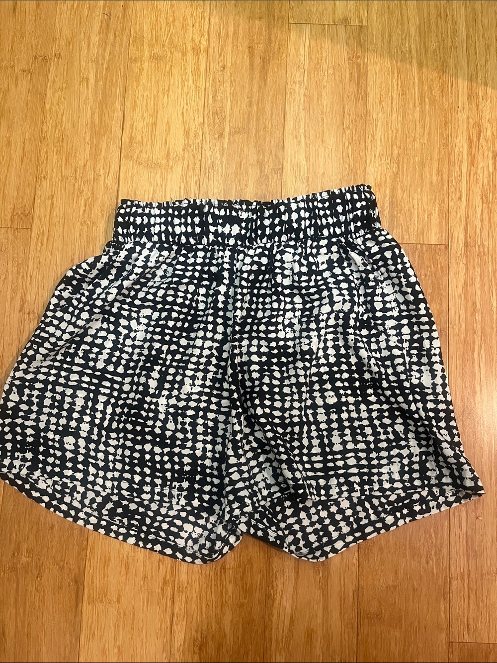 Black & White Printed Women's Elastic Waist Shorts